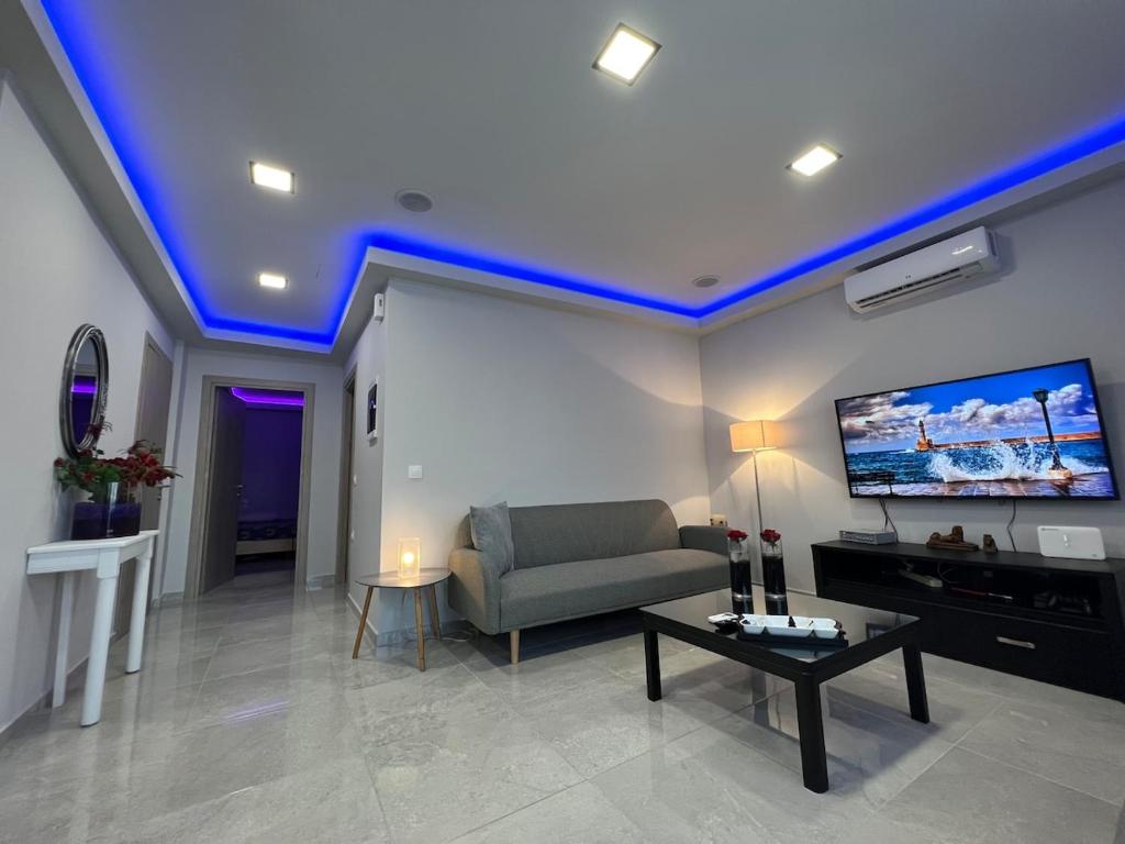 Holiday Base, Stalós