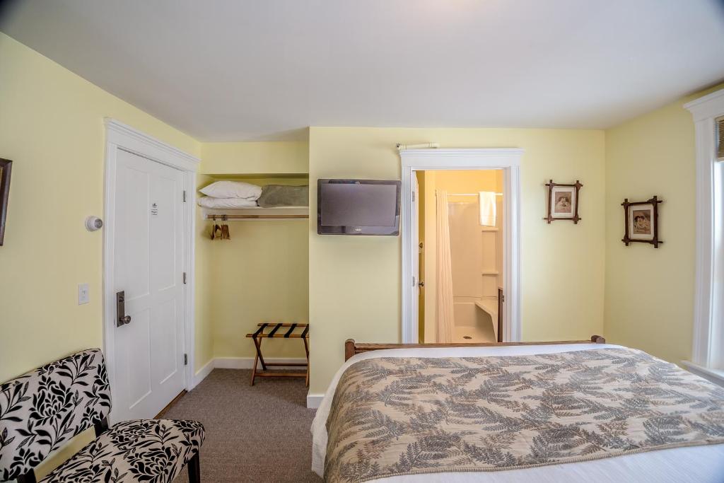 Cranmore Inn and Suites, a North Conway boutique hotel photo