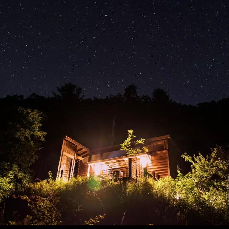 Mountain High Aster a tranquil tiny home nestled high in the mountains near Boone, NC, Vilas