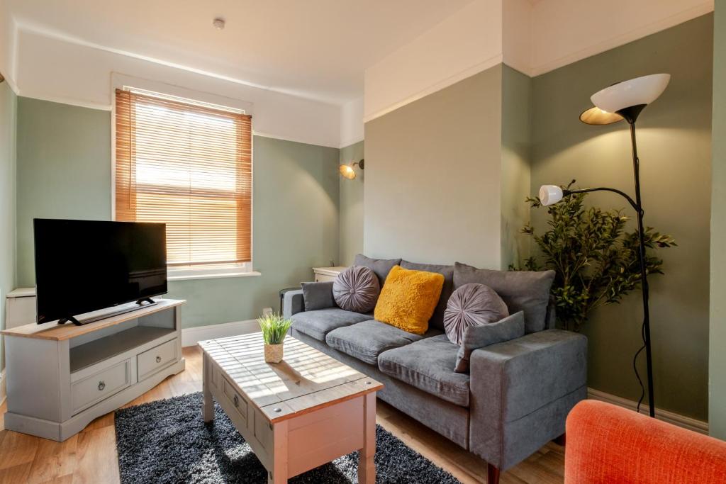Comfy, stylish 3 bed townhouse, Northampton