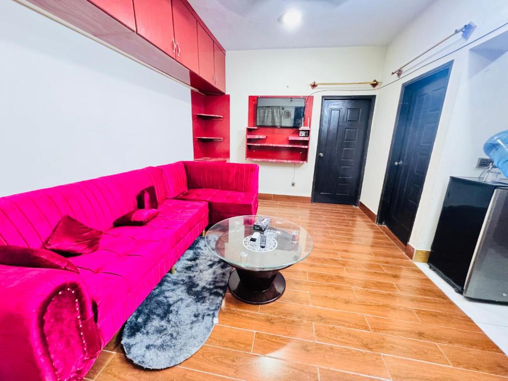 Cozy & Modern 2 Bed Appt with secured parking, Karáčí