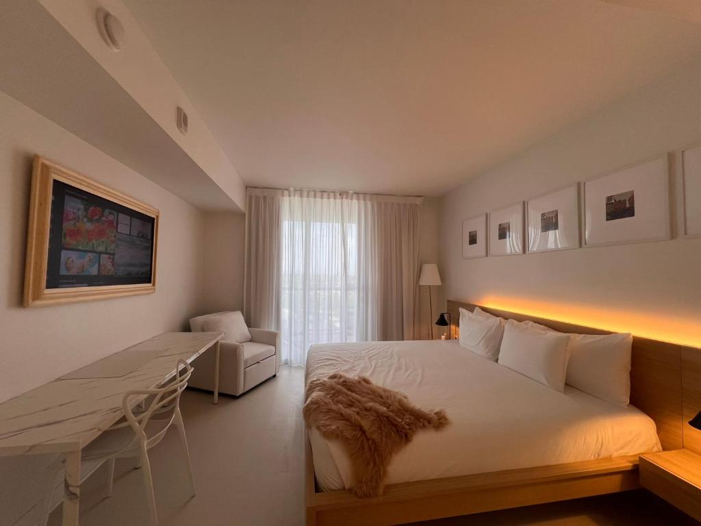 2B 2B Luxury Ocean Views Apt in Hallandale Beach, Hallandale Beach