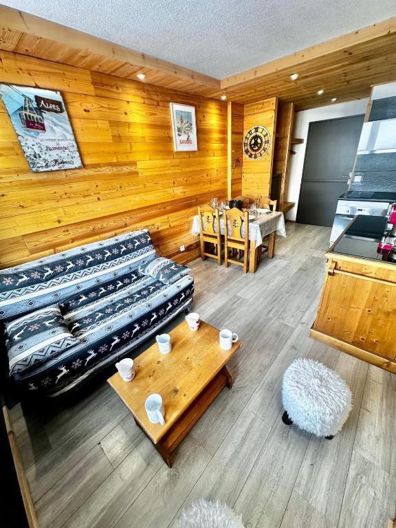Chalet apartment with ski and spa at foot for 4 to 5 people, Les Bruyères