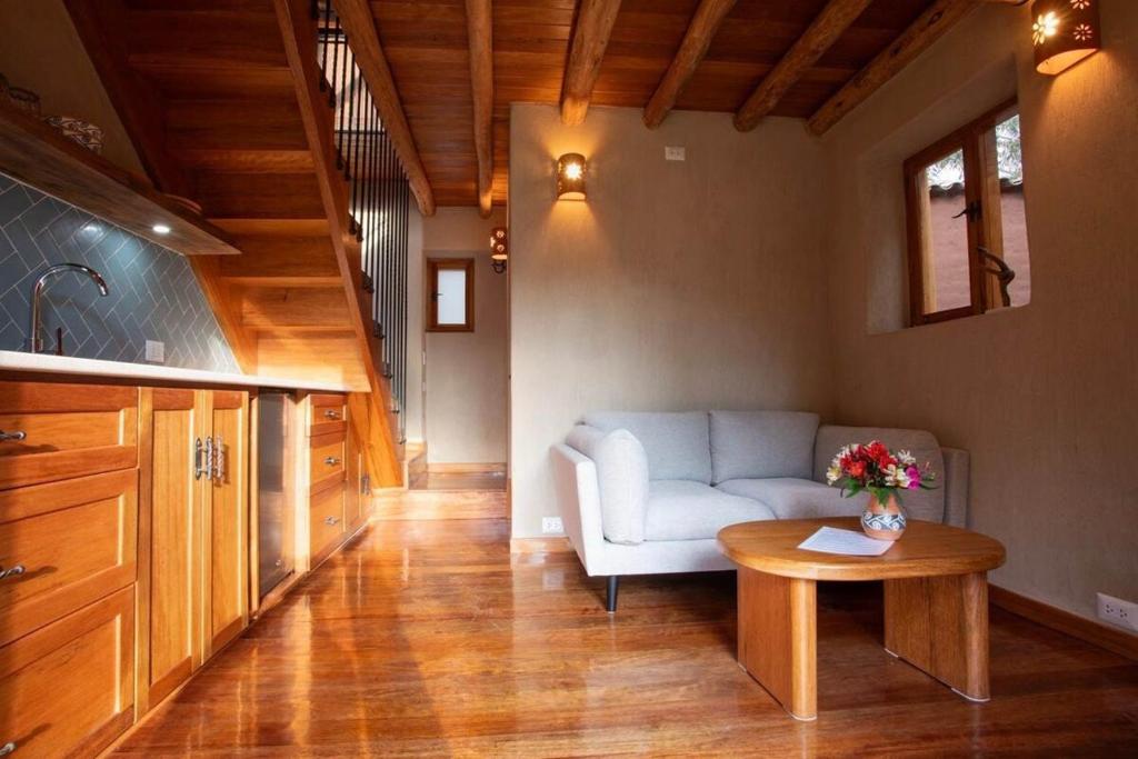 Beautiful 1BR House in Camino Real - 4