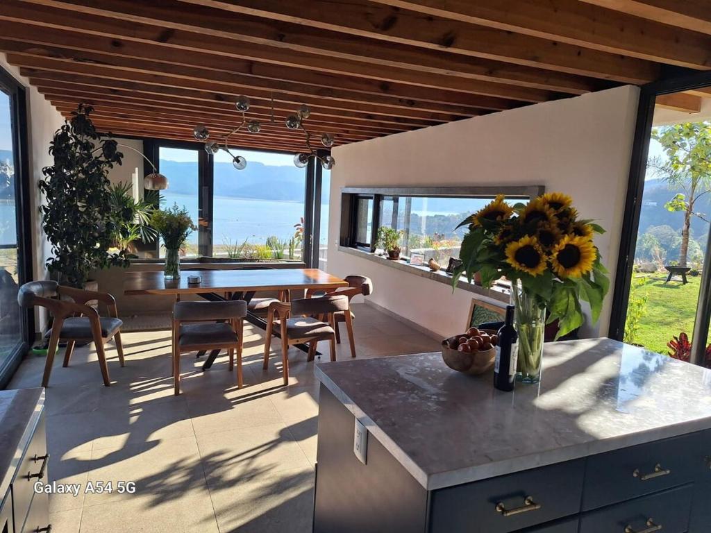 Designer Home with Jacuzzi Spectacular Lake Views - 3