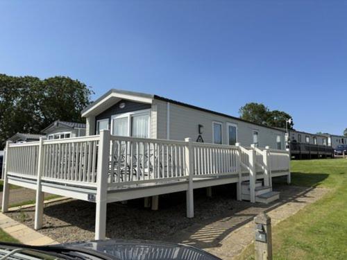 Pine Grove View, Gristhorpe