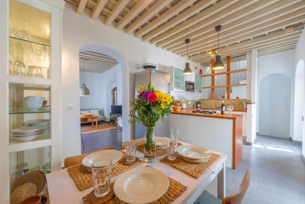 Casa Luna - Charming Town House by TarifaRent - 2