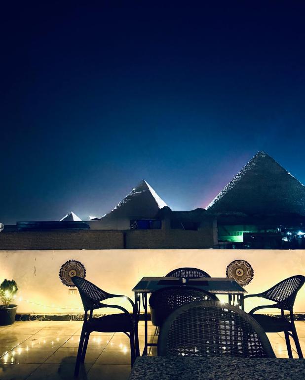 Akira pyramids view, Káhira