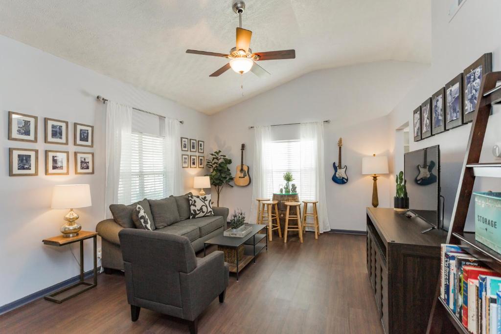Looby Location- Charming 3br home 10 min to downtown, Nashville