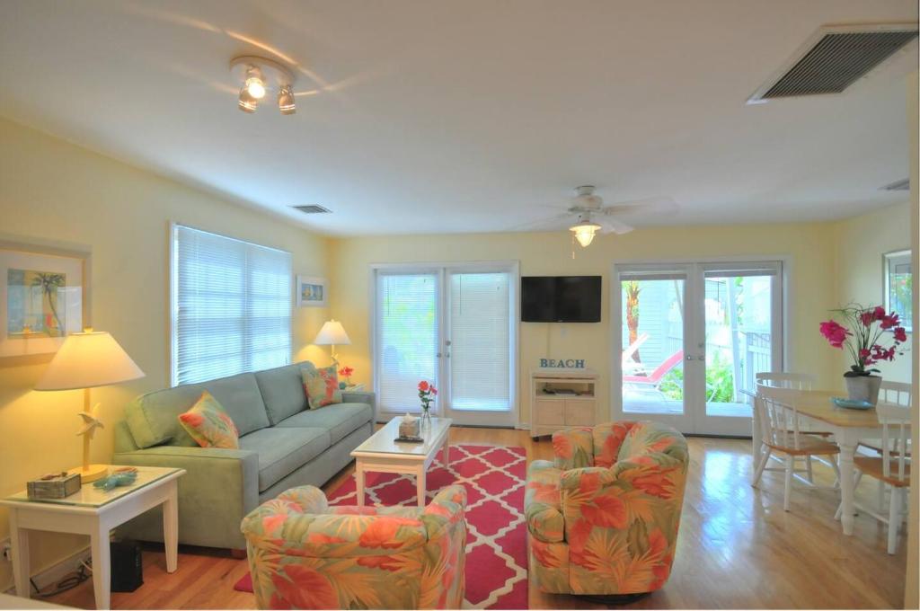 Renovated Corner Unit, Key West