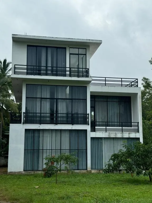 Pearl White Residency, hotel in Polonnaruwa