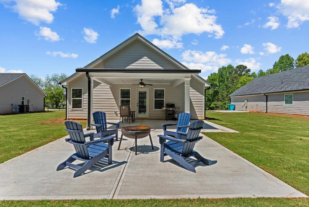 The 54th Cottage, Commerce