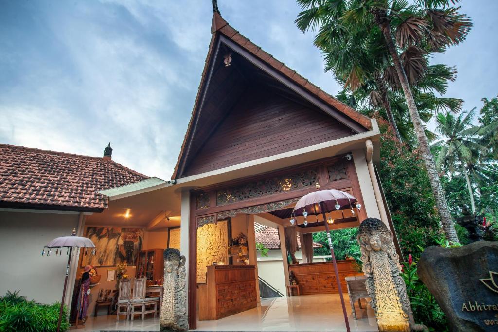 アビラマ ヴィラ アンド スパ (Abhirama Villas and Spa ) 外観