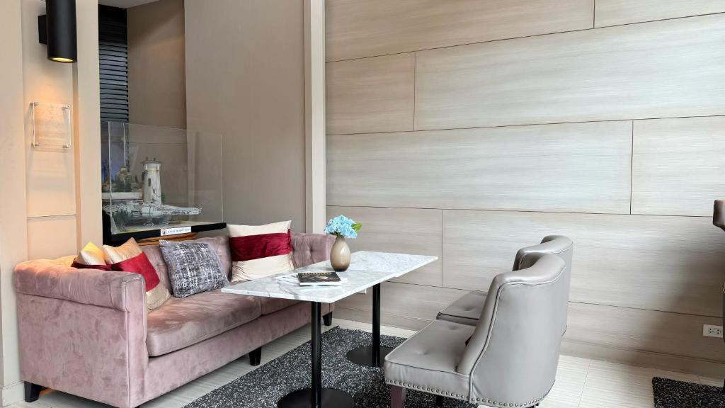 Shared lounge/TV area