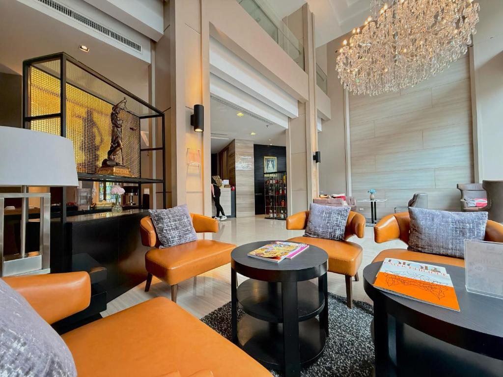 Shared lounge/TV area