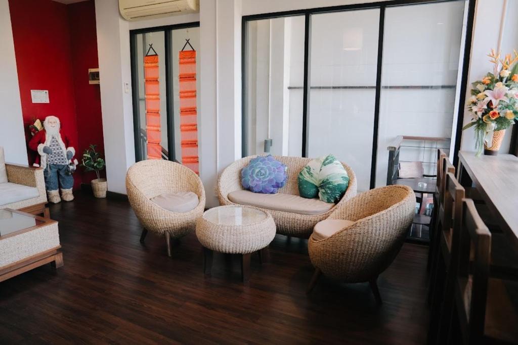 Shared lounge/TV area