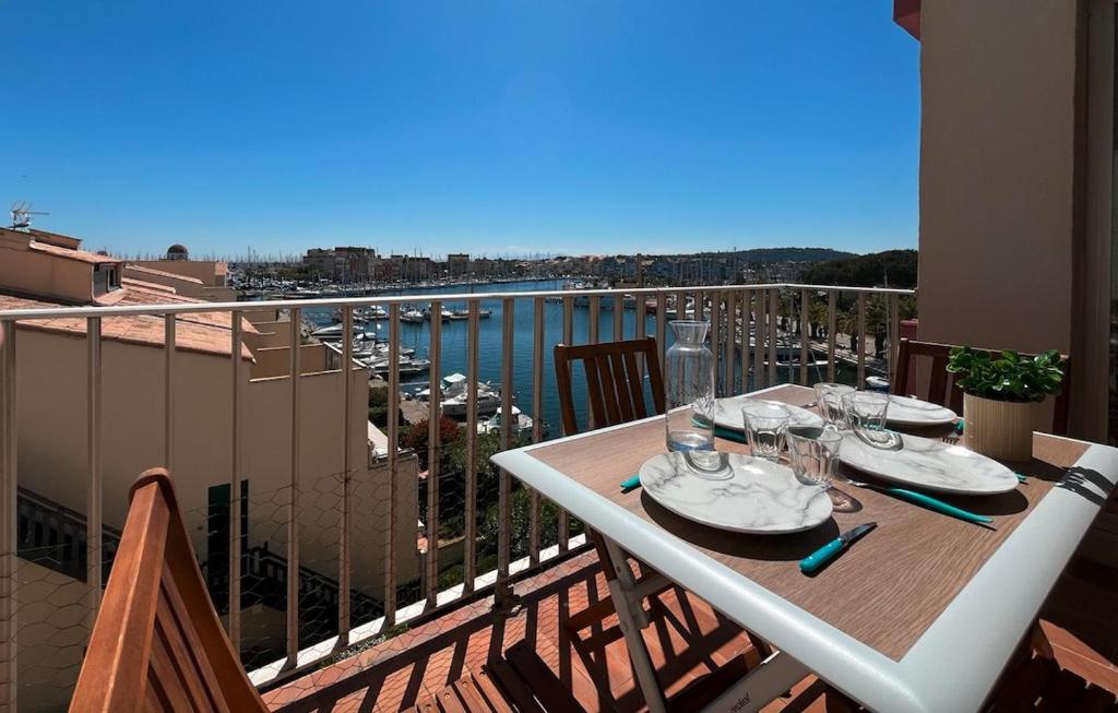 Appartement rénové avec vue marina Gruissan GN140-1033 - 1