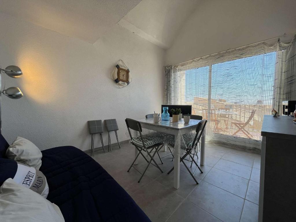 Appartement rénové avec vue marina Gruissan GN140-1033 - 3