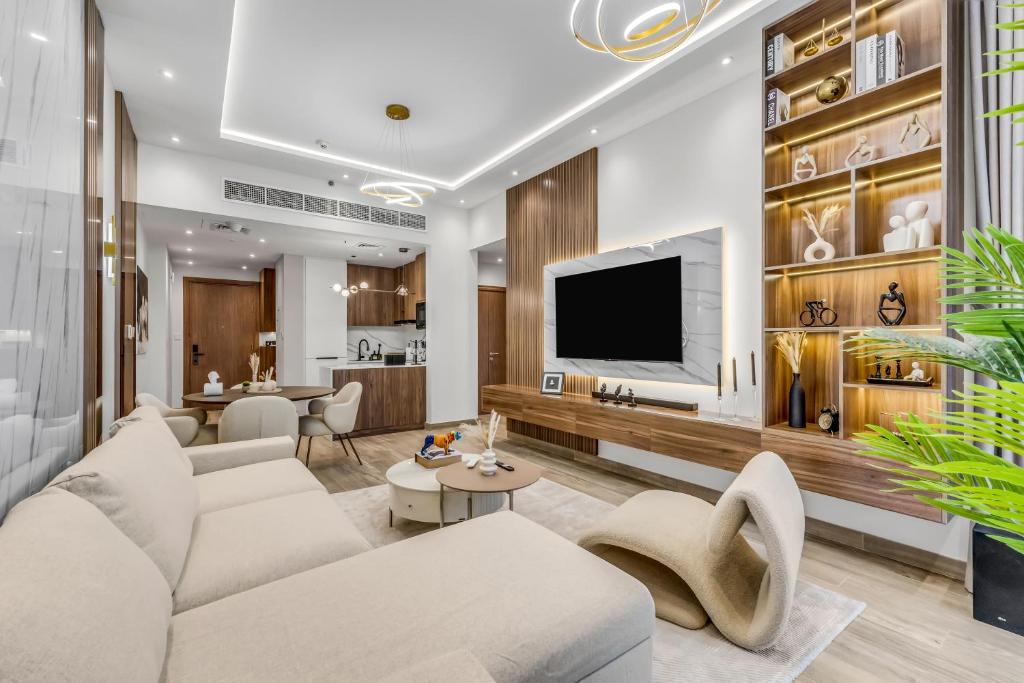 Burj Khalifa and Canal Views- Mayfair Tower- Upscale 1BDR Apartment, Dubai