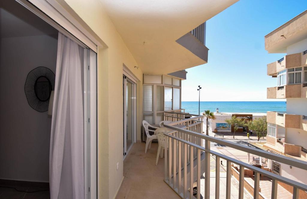 Ref 302 Beach front apartment in popular Riverina, Fuengirola