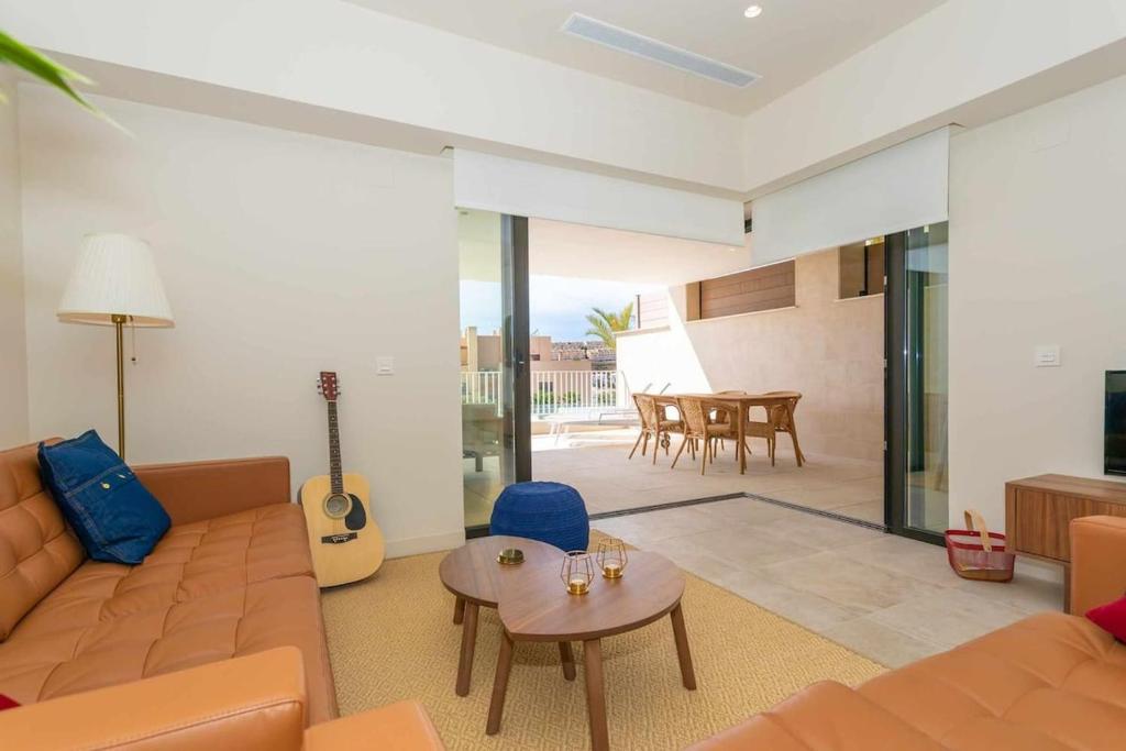 Heated pool and gym Premium apartment - 3