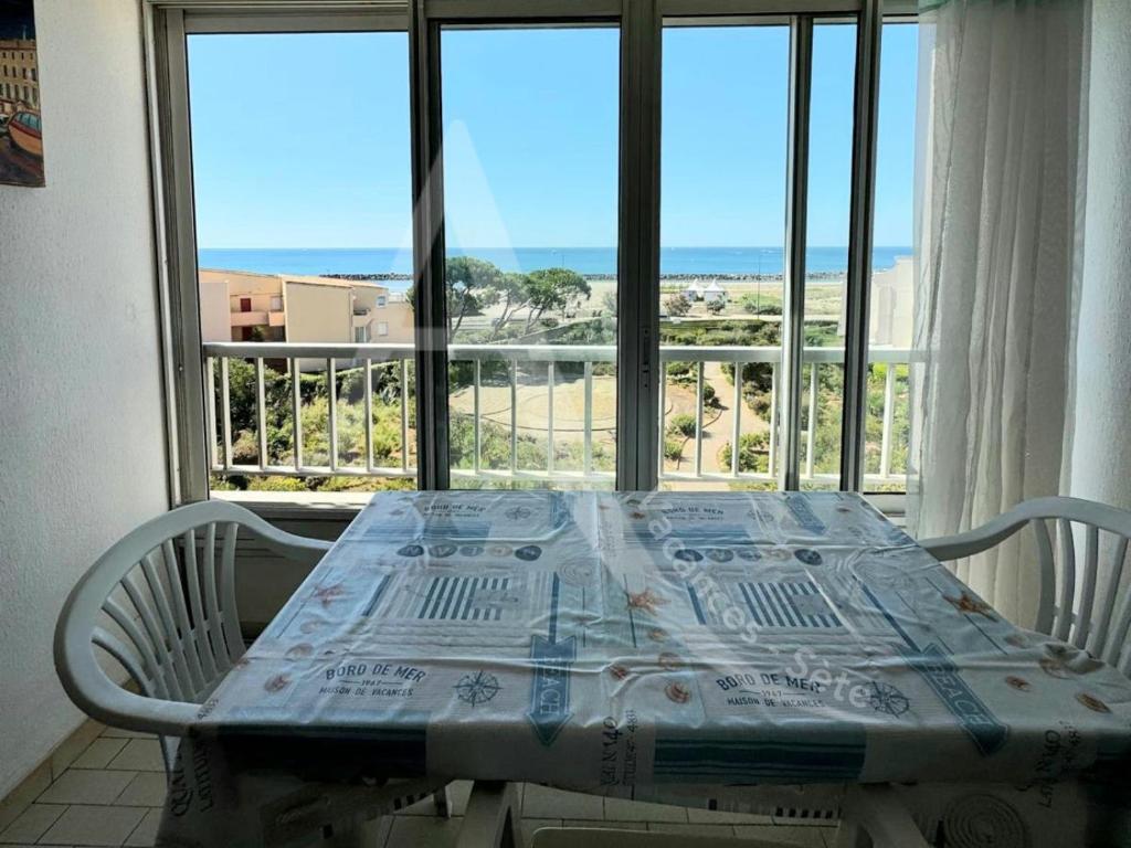 Studio cabine avec parking, face a la mer - 2