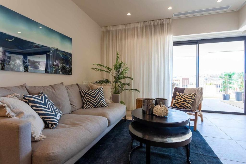 Luxury apartment with sea views and heated pool - 2
