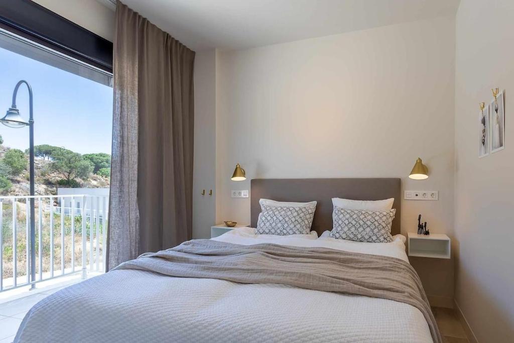 Luxury apartment with sea views and heated pool - 3