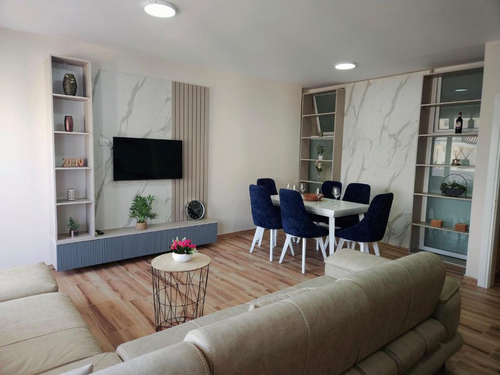 Harmony Apartment Golem, Golem