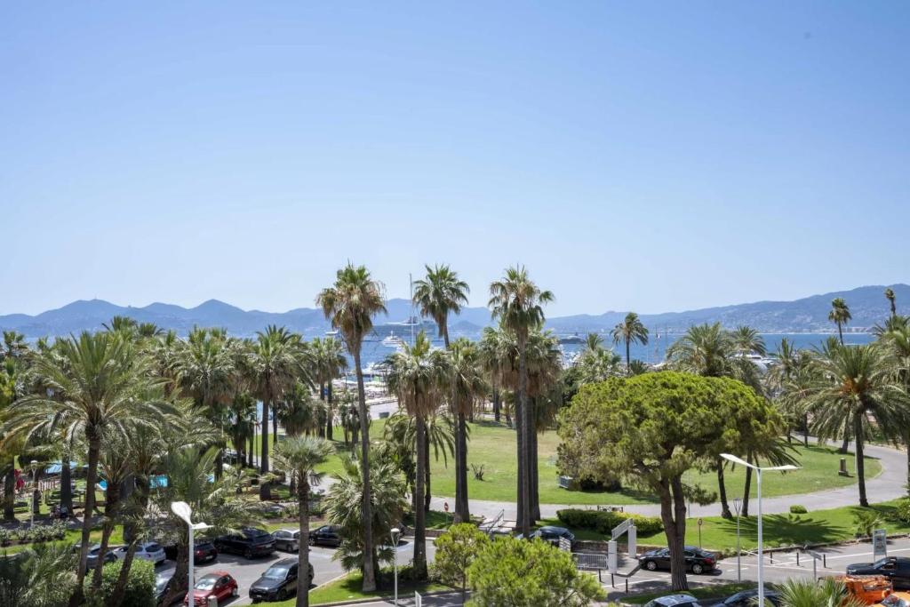 REF 2012 - Cannes Croisette - Apartment to rent sea view, Cannes