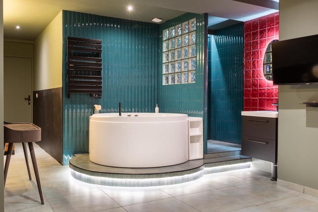 Arc de Triomphe Romantic SUITE Jacuzzi Emeraude - 3