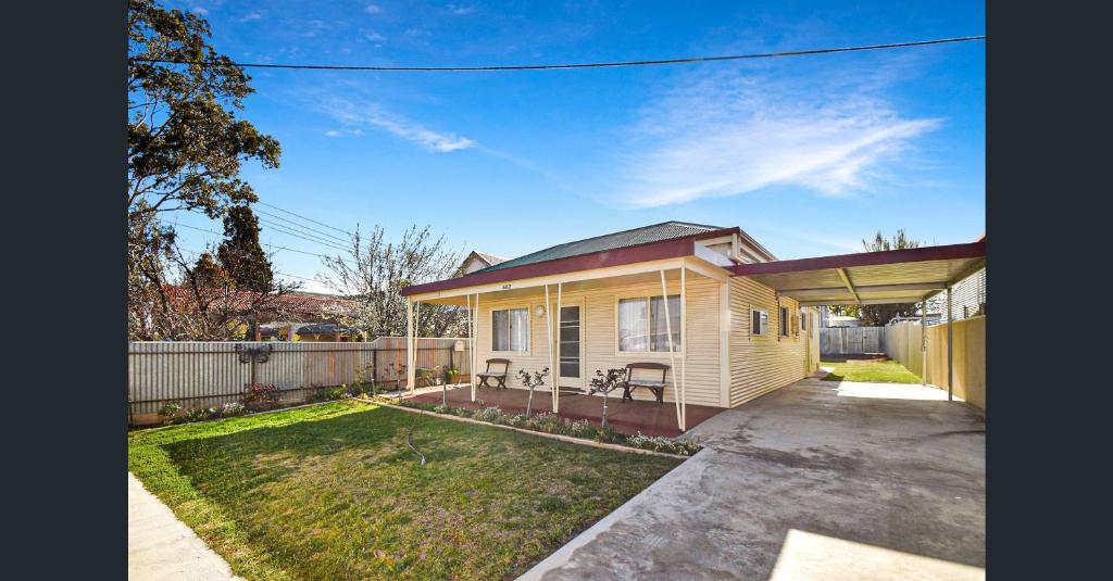 The House with the Golden Gate, Broken Hill