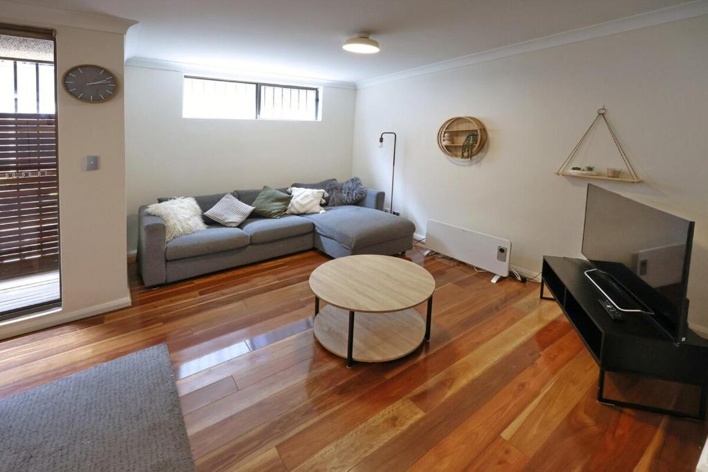 5mins Walk to Central Station - 2 Bedroom 2 Level, Sydney