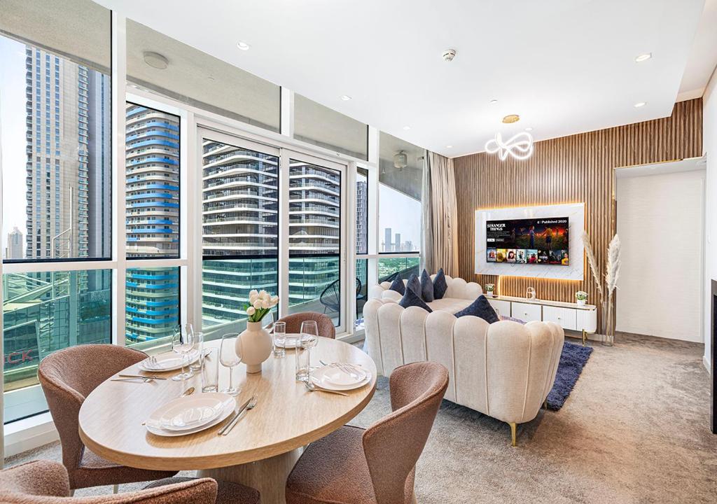 Nice 2 Bedroom Apartment! 5 Minute walk to Dubai Mall! Burj Khalifa View!, Dubaï
