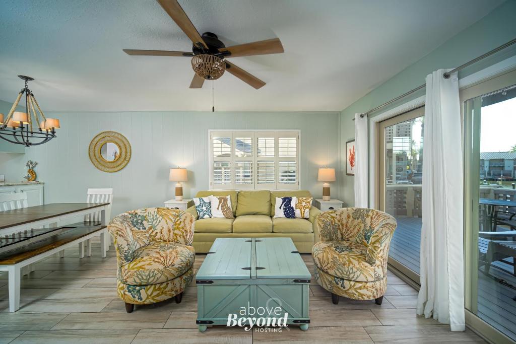 The Cobalt Crab Oasis, Rockport