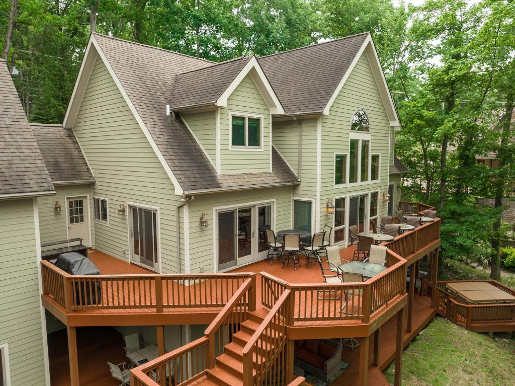 Laurel Cove, Oakland