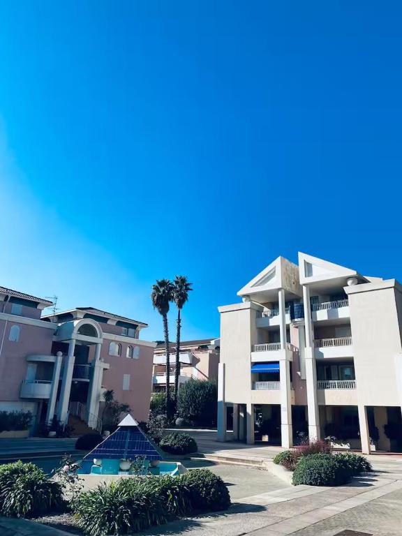 Superbe appartement climatisé avec wifi classé 3 étoiles à 50 m de la plage Le Lavandou - 2