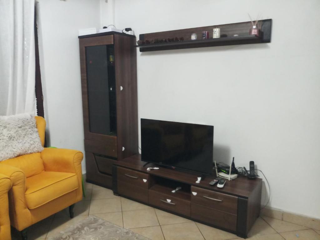 Lush Garden Villa Close to Airport with Hi-Speed Wifi - 2