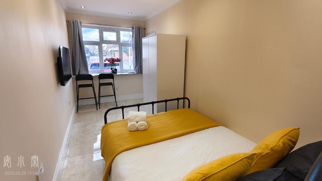 Cosy Studio in Ruislip, South Ruislip Station