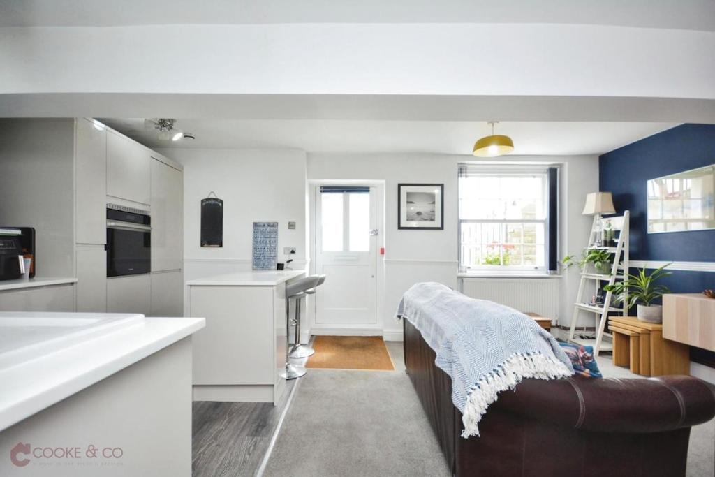 Dog-Friendly Beach Apartment, Broadstairs photo 2