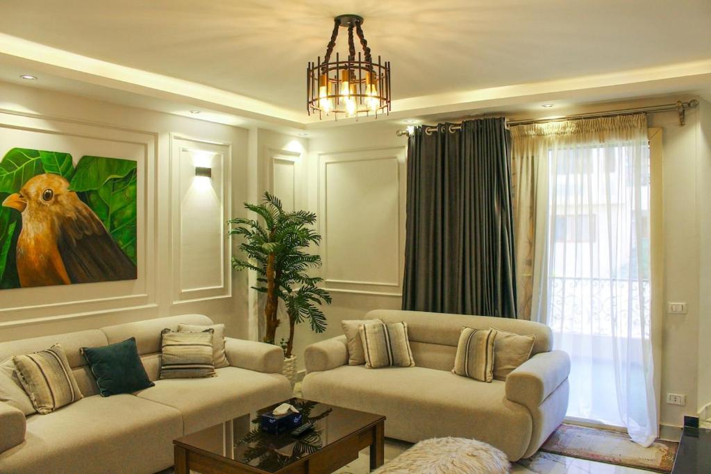 Large Stylish Apt In Sheraton Near Cairo Airport, Káhira
