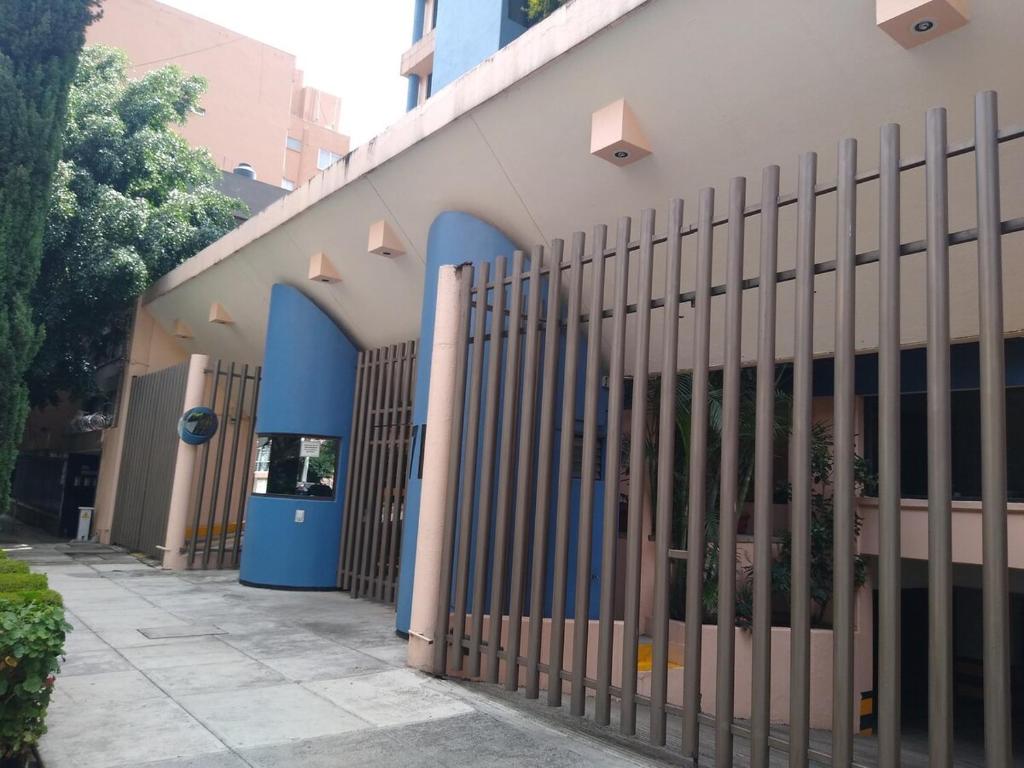 Spacious apartment located very close to WTC - 2