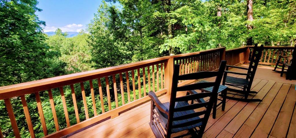 Cozy & Comfortable Cabin I Great Views I Hot Tub, Sevierville