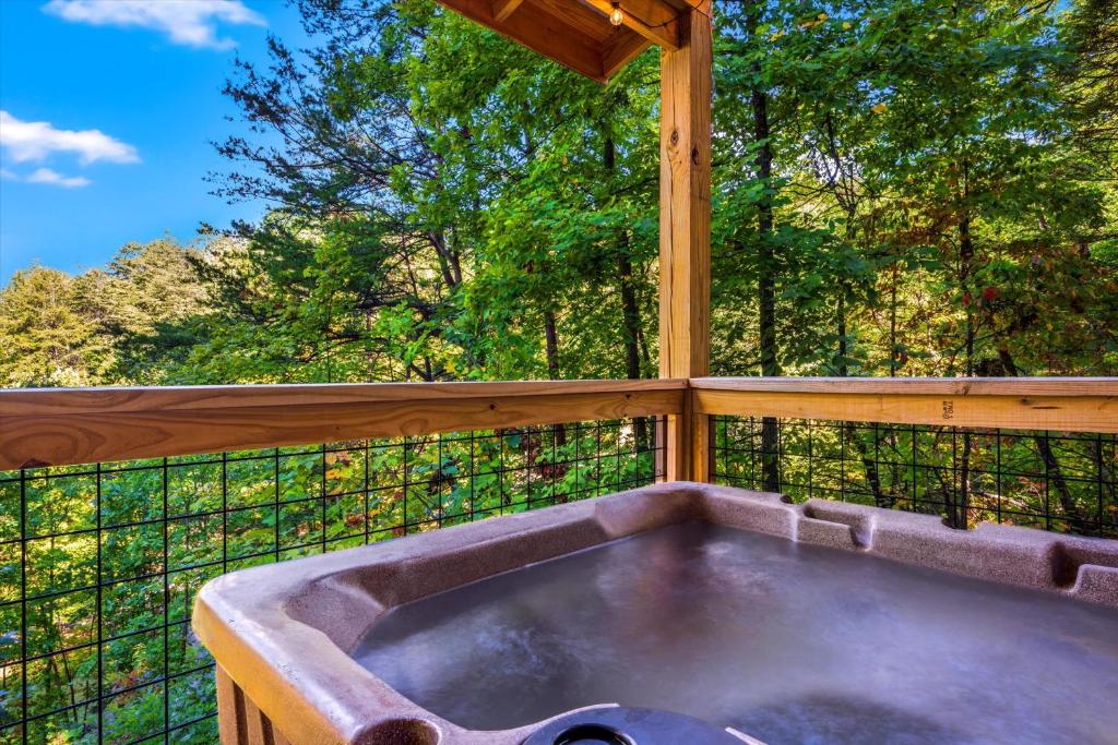 Luxurious & Family Friendly - Hot Tub - Game Room, Pigeon Forge