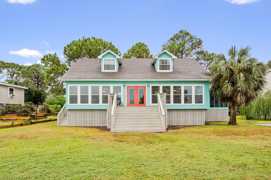 Spacious Audubon Home in Colony Cove w Water Views, Dauphin Island
