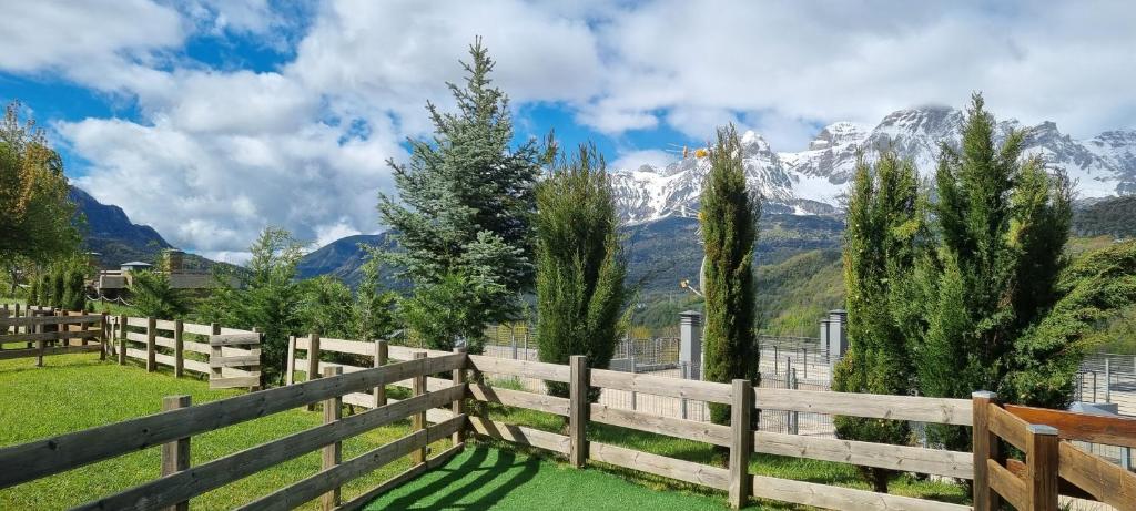 Chalet 4d en Panticosa en urbanización con piscina y padel - 4