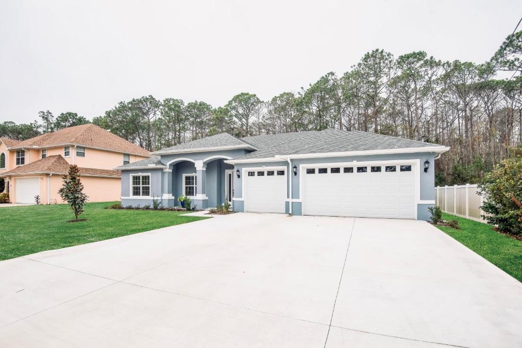 Spectacular NEW Home With Lots of parking Exit 284, Palm Coast