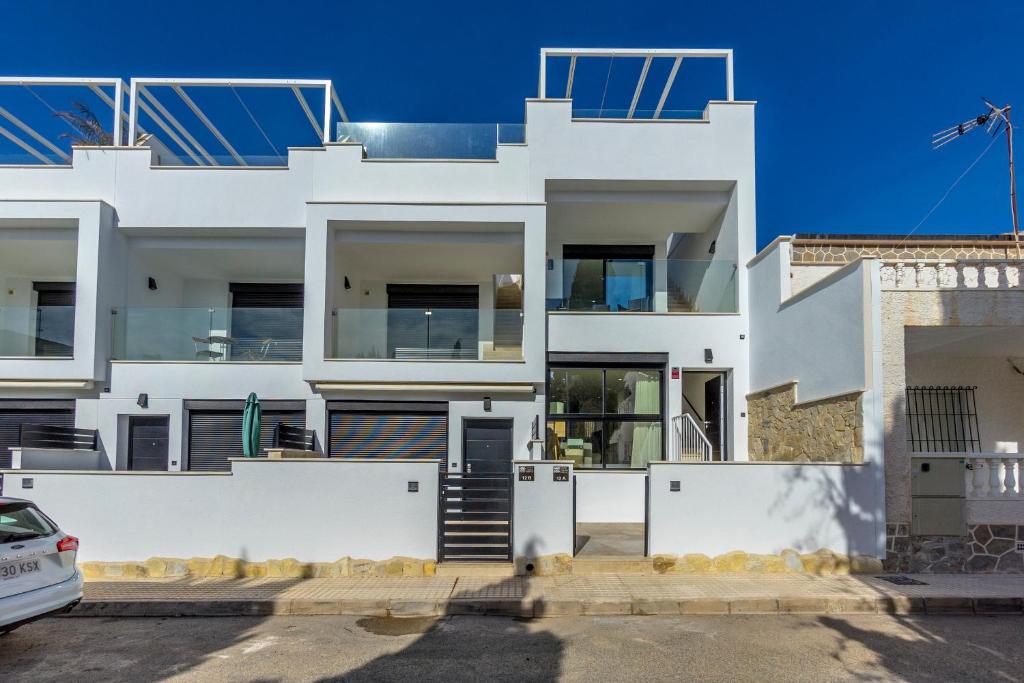 Portomarina VI, Pilar de la Horadada