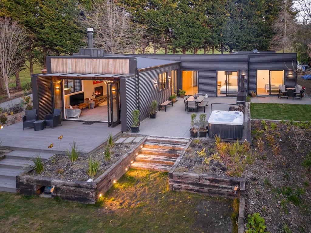 5 o'clock Somewhere, Masterton