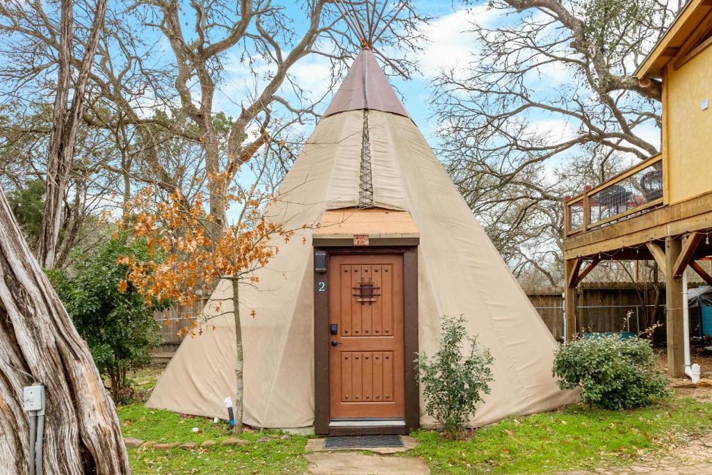 Deer Run - Tipi 2, New Braunfels
